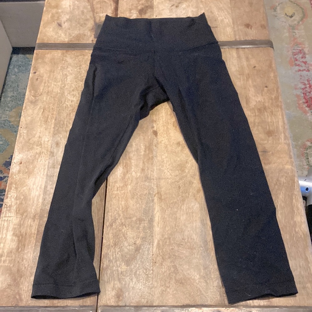 Lululemon Size 4 Cropped Wunder Under Black Legging
